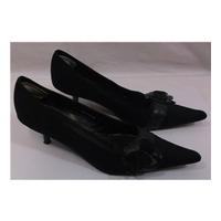 debenhams size 6 black heeled shoes