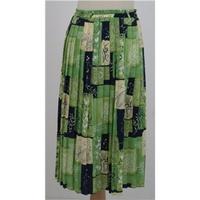 design essentials size 16 green pleated skirt