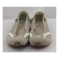 Diesel, size 4/37 beige trainer style pumps