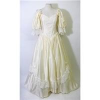 Dizzie Lizzie - White - Full Length Vintage Wedding Dress - Size 32\