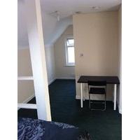 double room ensuite Ideal for Uni only 1.8m to JMU