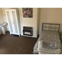 Double room to let in friendly house