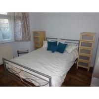 Double Bedroom in Quiet Cul De Sac close to Wycombe Town Centre