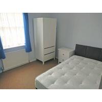 DOUBLE ROOM IN HOUSE SHARE
