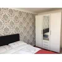 DOUBLE BEDROOM TO RENT ; ALL BILLS INCLUDED AND PARKINGS AVAILABLE