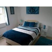 Double bedroom near Corby train station. (Ladies only)