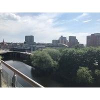 Double room to let in 2 bed city centre apartment.