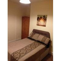 double room in scarborough 2 min walk into town in shared friendly house