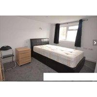 Double room with ensuite to rent in Reading