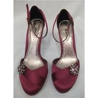 dolcis size 5 pink heeled shoes