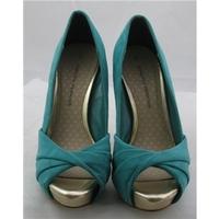 Dorothy Perkins, size 4.5 green faux suede peep toes