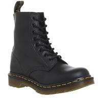 Dr. Martens 8 Eyelet Lace Up Bt BLACK VIRGINIA