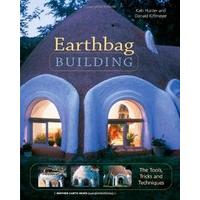 Earthbag Building: The Tool, Tricks and Techniques (Natural Building Series)