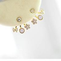 Earring Flower Stud Earrings Jewelry Women Wedding / Party / Daily / Casual Alloy