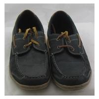 easy size 6 navy leather boat shoes