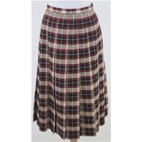Eastex, size 10 black, red & beige checked skirt