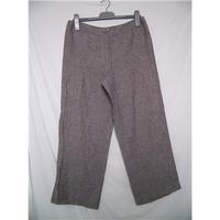 east size m brown trousers