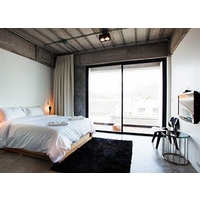 ELLA Bar, Bistro & Bed