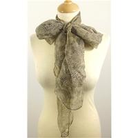 Elegant Scarf Featuring Miniature Animal Print