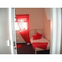 Ensuite Rooms Close To The Queens Hospital