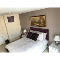 Ensuite Double Room with Walk In Wardrobe next to Station