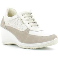 Enval 3919 Sneakers Women women\'s Shoes (Trainers) in BEIGE