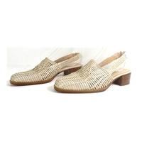 Enzo Angiolini Size 6 Ivory Woven Sandals