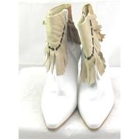 Esino, size 6.5/40 white ankle boots with fringe feature