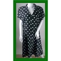 etam size 16 black vintage dress