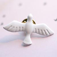 European Style Fashion Vintage Metal Art Fresh White Peace Dove Brooch(Single)