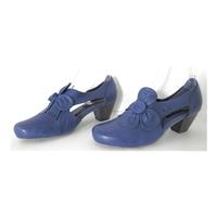 Everybody By B.Z Moda Size 4 Cobalt Blue Block Heeled Flower Form Front Shoes