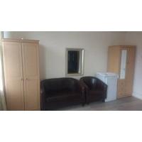excellent location large spacious room access to shared facilities mod ...