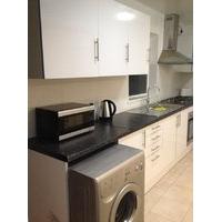 Excellent 4 En Suites bedrooms, House only 5 Minutes walk to the University