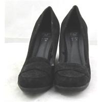 f f size 5 black wedge heeled loafers