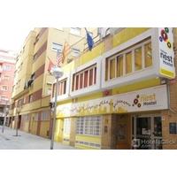 feetup yellow nest hostel barcelona