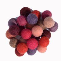 FELT SHAPES 1.5CM BALLS ASSD 25PCS REDS 374484