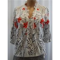 Fever Size 10 White Floral Print Blouse