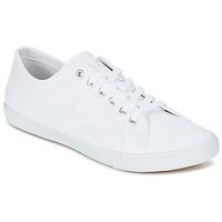 Fila MILLEN LOW men\'s Shoes (Trainers) in white
