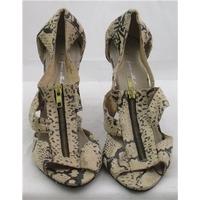 Fiore, size 8 beige & black snake skin patterned high heeled shoes