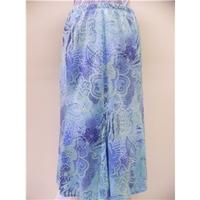 Finnkarelia polyester mix blue floral skirt, size 16 Finnkarelia - Size: 16 - Blue - Patterned skirt