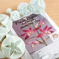 flexi light clay and cutter bundle poinsettia and ivy 376234