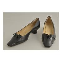 flattering pair of russell bromley black court shoes size 5 38