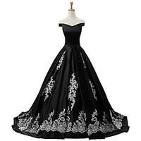 Formal Evening Dress Ball Gown Off-the-shoulder Sweep / Brush Train Lace / Satin with Appliques / Lace