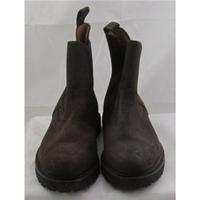Fouganza, size 8.5 brown leather rugged Chelsea boots