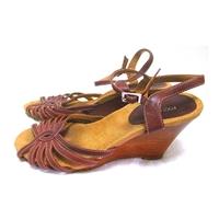 Footglove Size 5 Brown Wedge Sandals