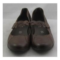 Footglove, size 4.5 brown leather Mary Janes