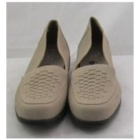 Footglove, size 5.5 beige slip on shoes