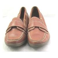 Footglove, size 7.5 tan leather loafers