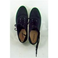 fred perry black canvas sneakers size 10