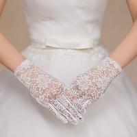 Full-finger Lace Wrist Length Wedding/Party Glove